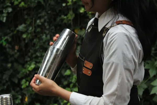Bartender con shaker